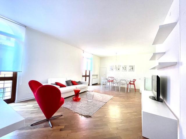 Domus Verona - Ampia Moderna Casa Su 2 Piani Nel Cuore Di Верона Экстерьер фото