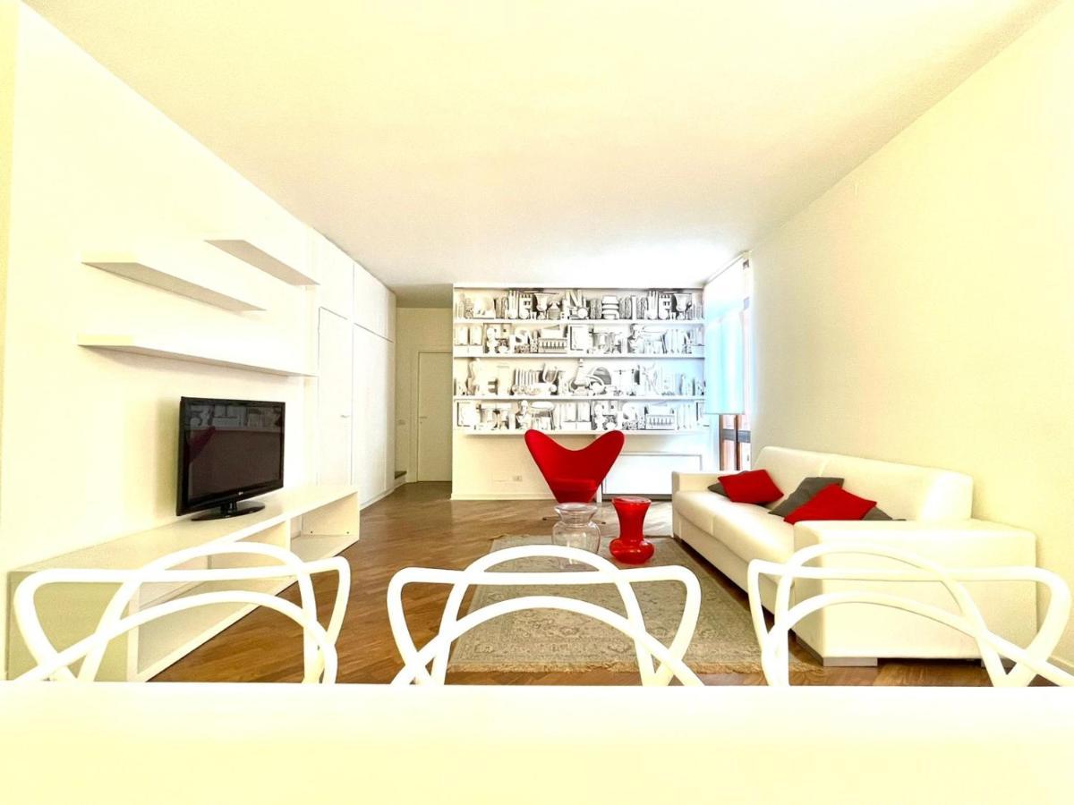 Domus Verona - Ampia Moderna Casa Su 2 Piani Nel Cuore Di Верона Экстерьер фото