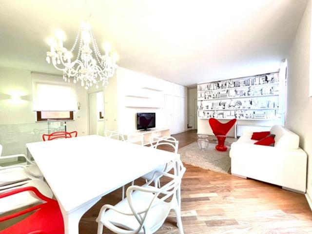 Domus Verona - Ampia Moderna Casa Su 2 Piani Nel Cuore Di Верона Экстерьер фото