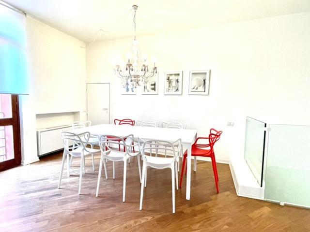 Domus Verona - Ampia Moderna Casa Su 2 Piani Nel Cuore Di Верона Экстерьер фото